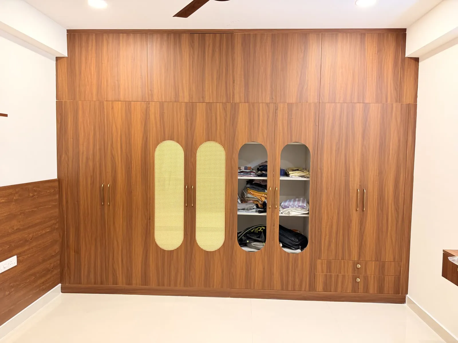 Wardrobe doors with curved inset panels