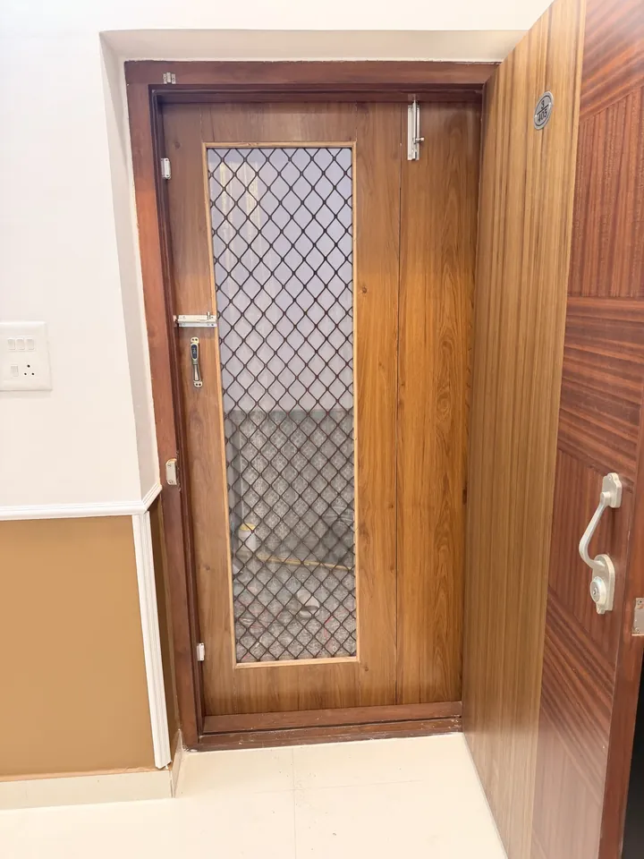 Timber entry door with a patterned glass insert